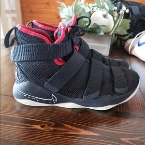 Boys LeBron soldiers